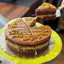Pistacho kunaffa cake